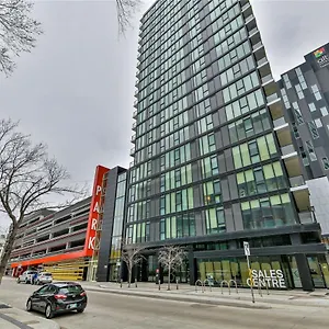 Cozy Skyline In Downtown, Across Canada Life Centre Apartment