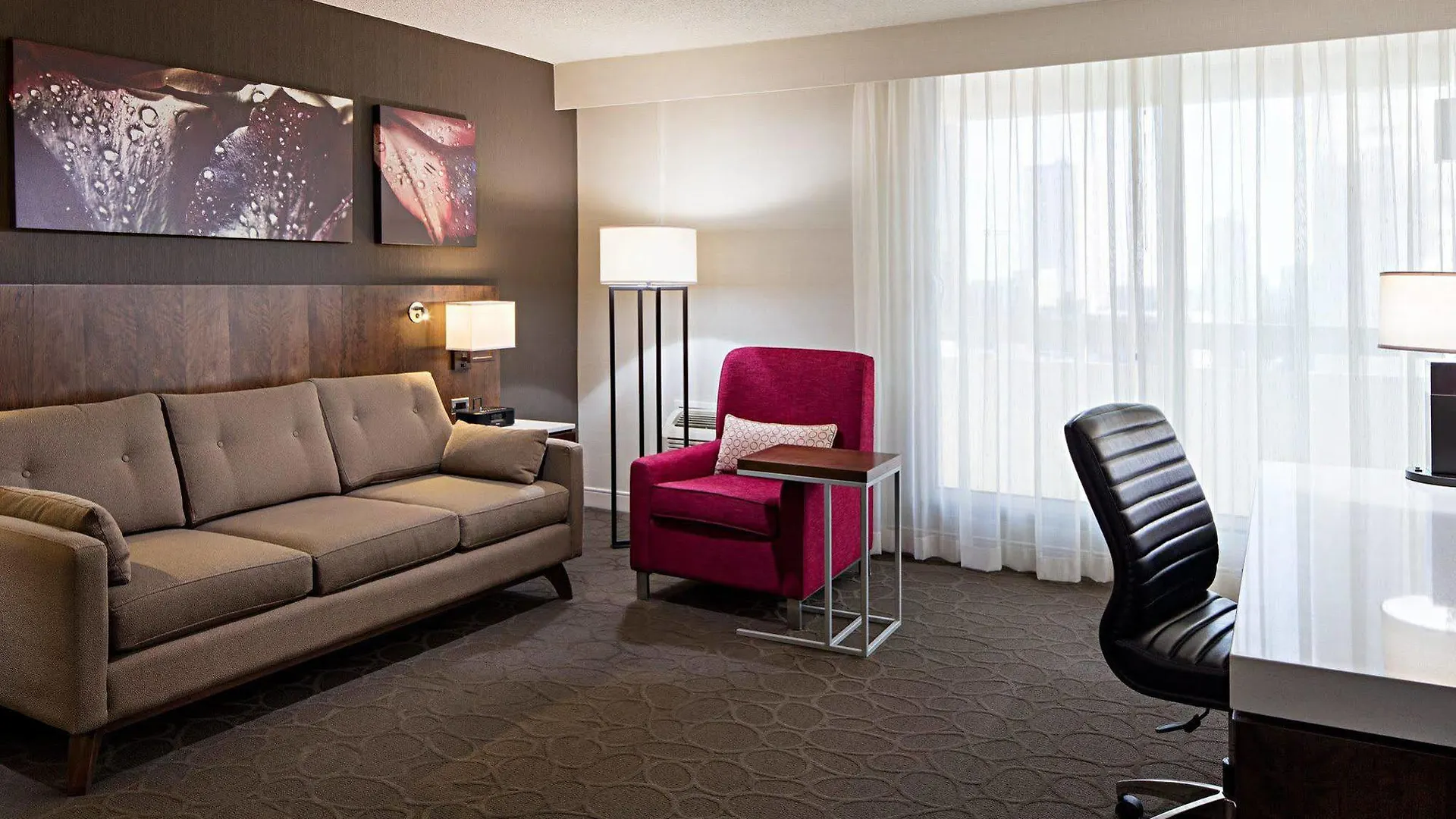 Delta Hotels By Marriott Winnipeg 4*,  Canada